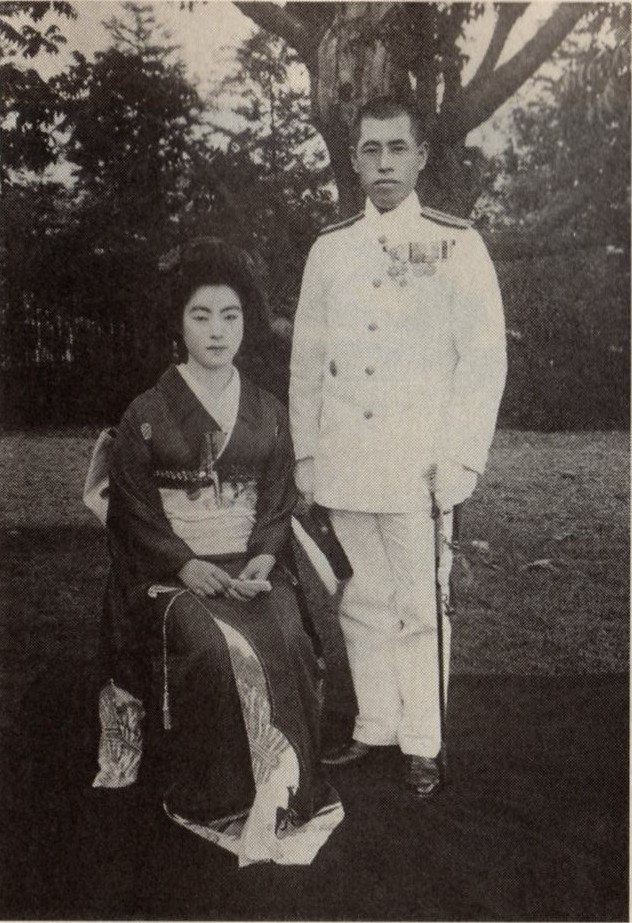 （山本五十六と妻・礼子 出典：Wikipedia）